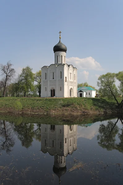 Biserica de mijlocire pe Nerl, Rusia — Fotografie, imagine de stoc