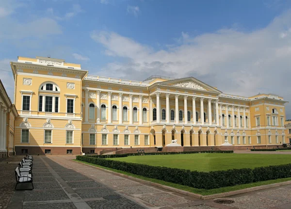 Muzeum Rosyjskie. Pałac Mihajłowskij. St. petersburg, Federacja Rosyjska. — Zdjęcie stockowe