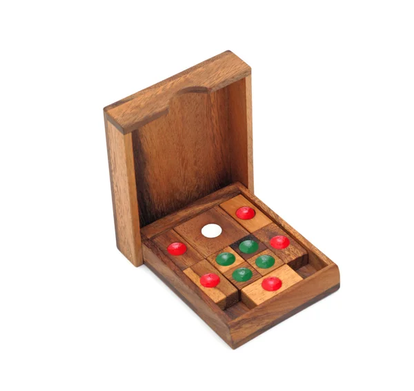 Деревянная логическая игрушка, изолированная — стоковое фото