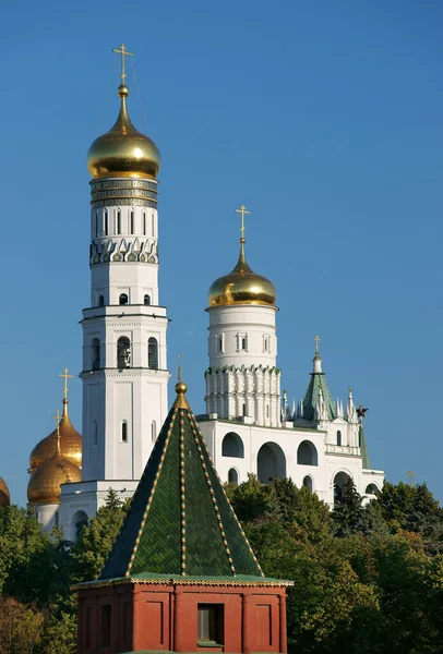 Χρυσό τρούλους το εκκλησία - φωτογραφίζεται στη Μόσχα — Φωτογραφία Αρχείου