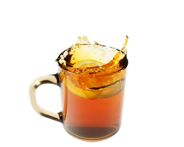 Tè con limone su sfondo bianco — Foto Stock