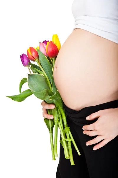 有郁金香花的孕妇腹部 — 图库照片