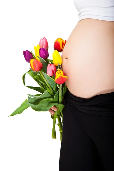 Беременная женщина брюхо с цветами тюльпана — стоковое фото