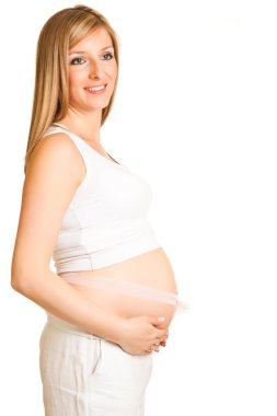 hamile sarışın bir kadın üzerinde beyaz izole