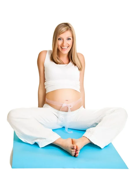 Zwangere blonde vrouw geïsoleerd op wit — Stockfoto
