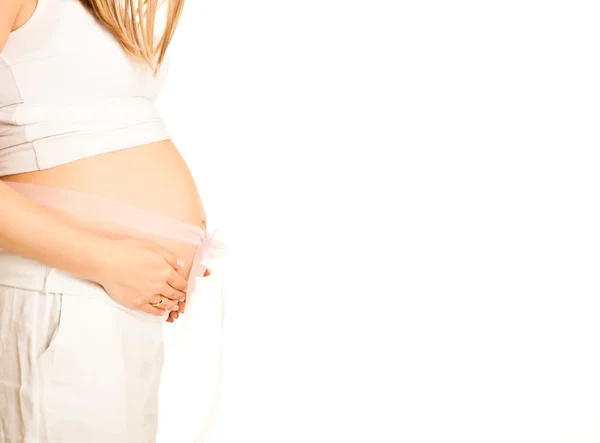 Mulher loira grávida isolada em branco — Fotografia de Stock