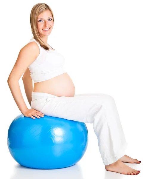 Беременная женщина занимается гимнастикой. — стоковое фото