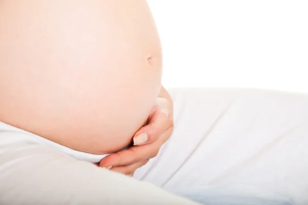 임신한 여자 excercises 체조 공 — 스톡 사진