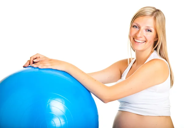 Těhotná žena cvičení s gymnastický míč — Stock fotografie
