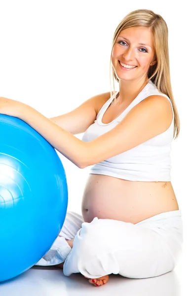 妊娠中の女性 excercises 体操ボール — ストック写真