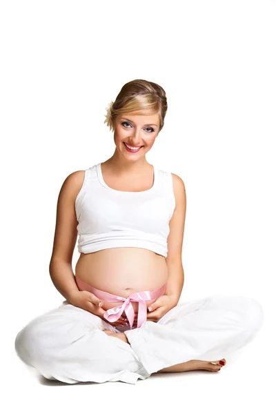 Kobieta w ciąży izolowana na białym — Zdjęcie stockowe