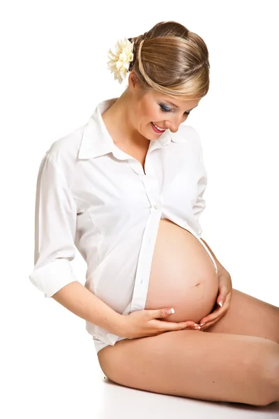 Mujer embarazada aislada en blanco — Foto de Stock