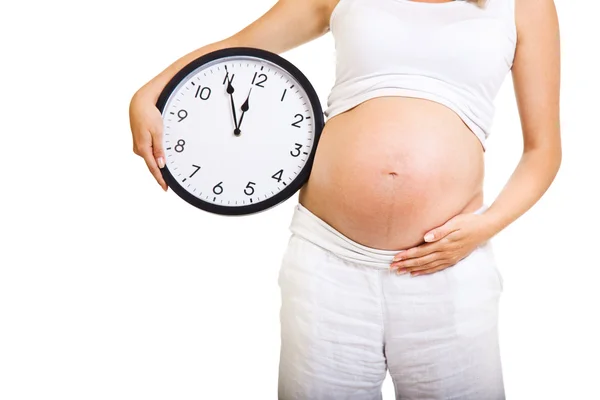白い時計で隔離された妊娠中の女性 — ストック写真
