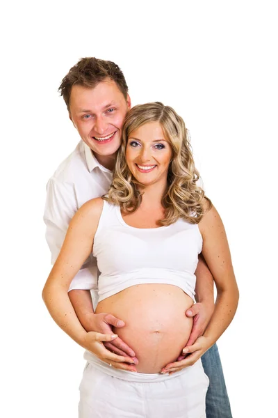 Беременная женщина с мужчиной изолированы на белом — стоковое фото