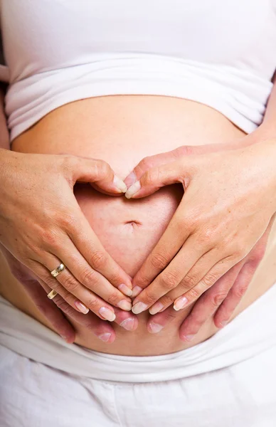 Hombre y mujer embarazada vientre aislado en blanco —  Fotos de Stock