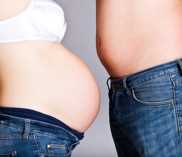 Muž a těhotná žena břicha — Stock fotografie