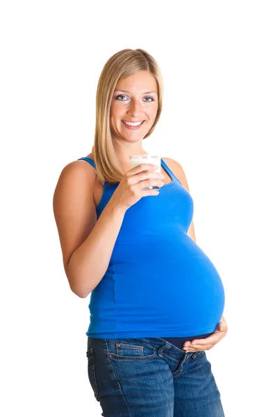 Femme enceinte avec verre de lait isolé sur blanc — Photo