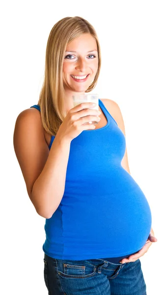 Kobieta w ciąży z szklanka mleko na białym tle — Zdjęcie stockowe