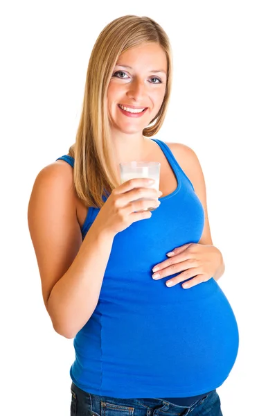 Mujer embarazada con vaso de leche aislado en blanco — Foto de Stock