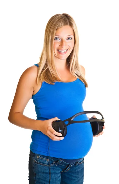 Gravid kvinna med hörlurar isolerad på vit — Stockfoto