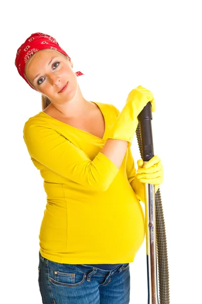 Těhotná žena čištění s vysavačem izolované na bílém — Stock fotografie