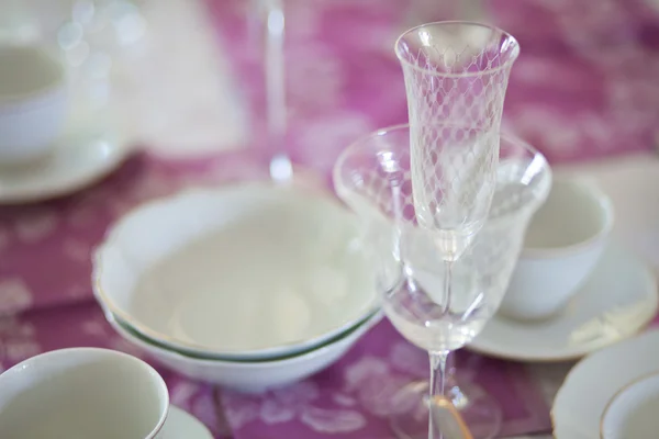 Decoração de pratos de mesa romântica — Fotografia de Stock