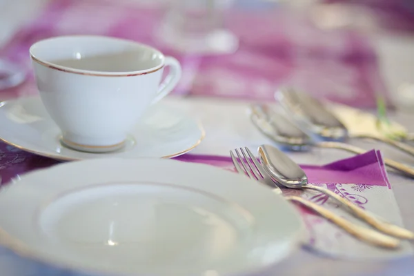 Romantico tavolo piatti decorazione — Foto Stock