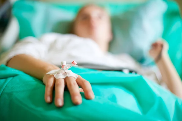 Родильное отделение в больнице с оборудованием — стоковое фото