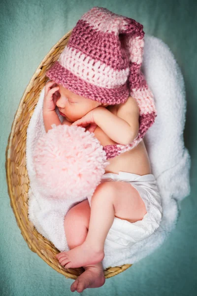 Porträtt av en nyfödd kaukasiska flicka — Stockfoto