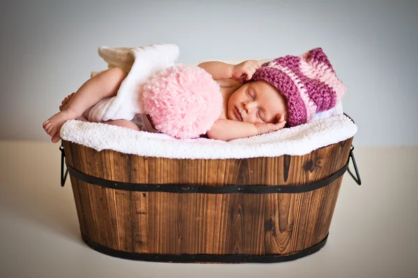 Retrato de una niña caucásica recién nacida —  Fotos de Stock
