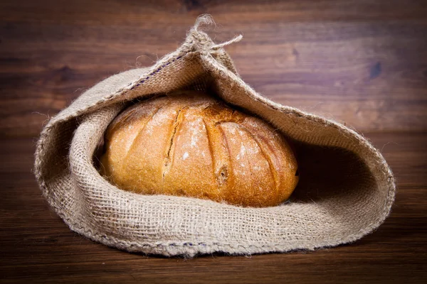 Összetétele friss kenyeret a fa — Stock Fotó