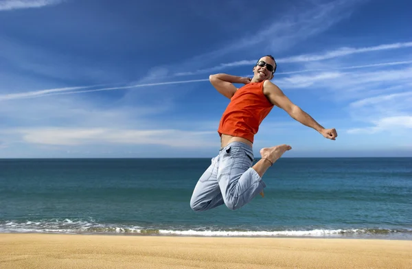Jumping on the beach — Stock Photo, Image