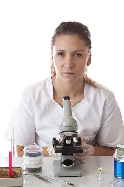 Вчений і мікроскоп — стокове фото
