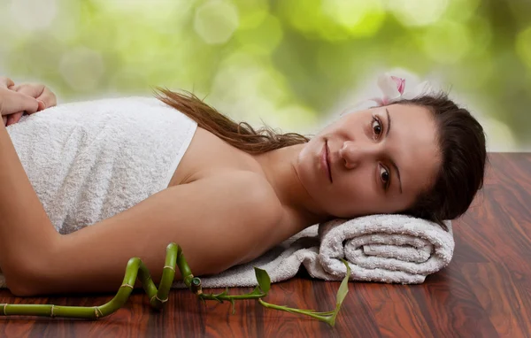 Woman in spa environment — Stock Photo, Image