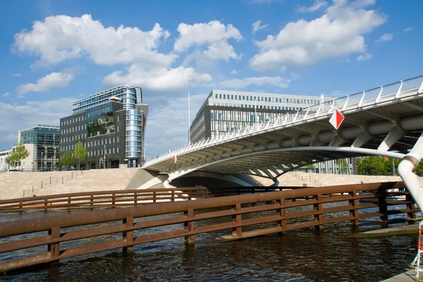 Kronprinzenbrücke im Herzen von berlin — Stockfoto