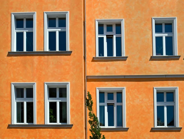 Orangefarbene Fassade — Stockfoto
