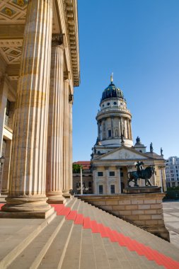 gendarmenmarkt adlı sütunlar