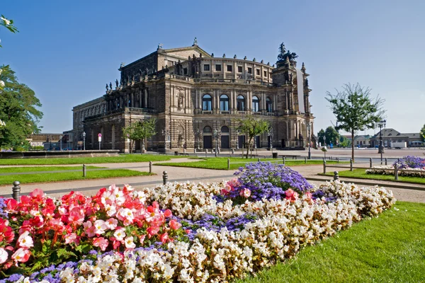 Il famoso Semperoper a Dresda — Foto Stock