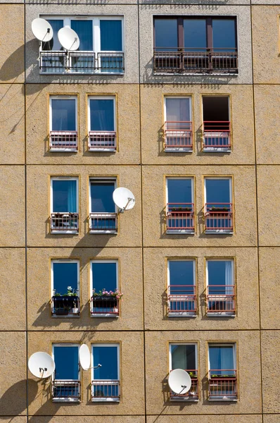 Fasáda budovy postavené v dobách NDR — Stock fotografie