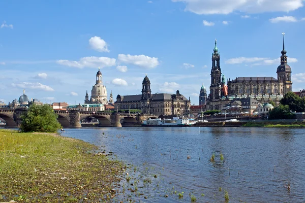 Dresden vom Ufer der Elbe — Stockfoto