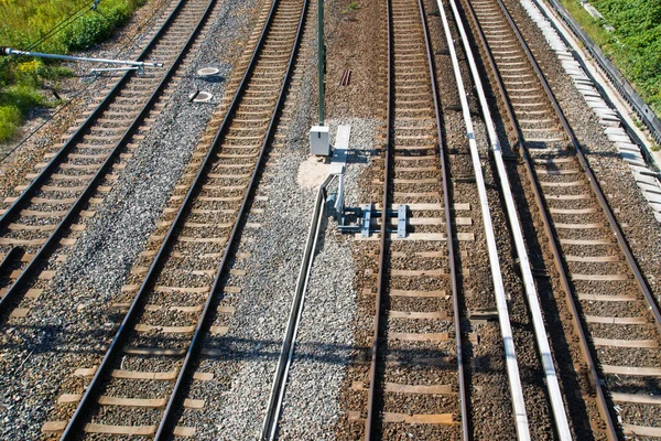 Tory kolejowe, widziany z mostu — Zdjęcie stockowe
