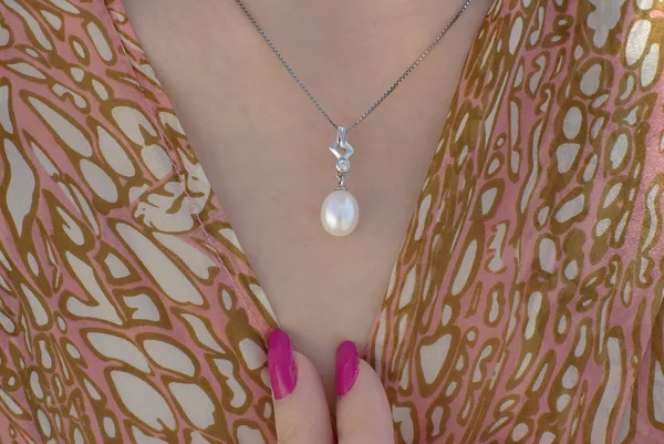 Ciondolo perla — Foto Stock