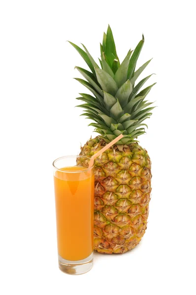 Glas med juice och ananas — Stockfoto