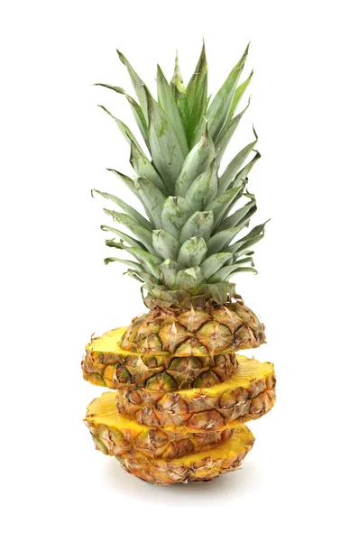 Skär ananas — Stockfoto