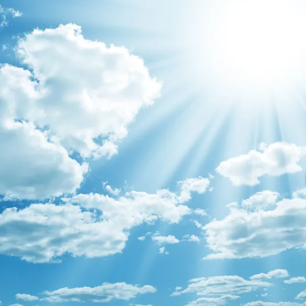 Mavi gökyüzü güneş — Stok fotoğraf