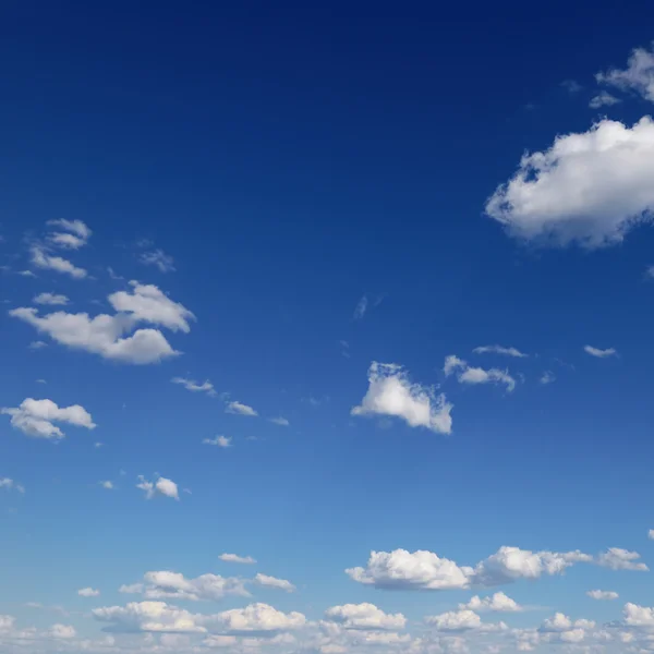 Белые облака — стоковое фото
