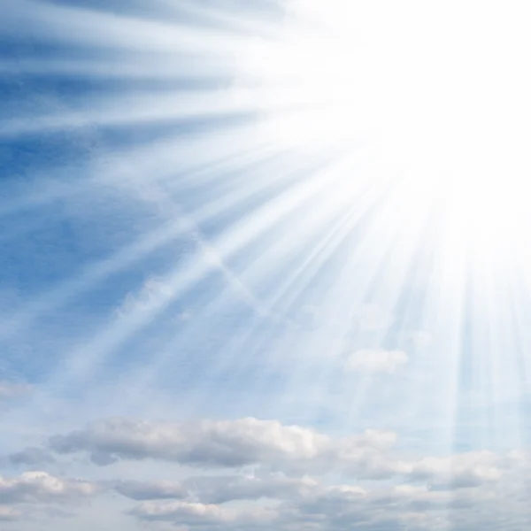 Mavi gökyüzü güneş — Stok fotoğraf