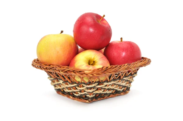 Manzanas en cesta — Foto de Stock