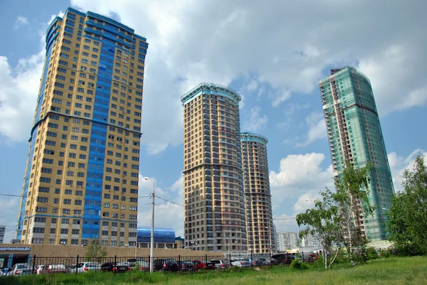 Apartamentos modernos de arranha-céus — Fotografia de Stock