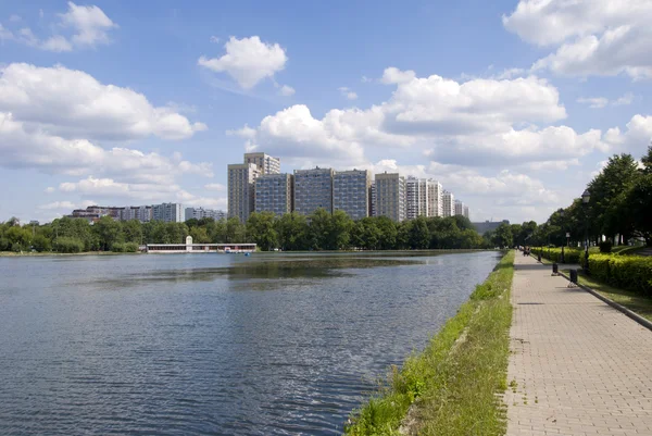 Edifícios de apartamentos baratos em Moscou — Fotografia de Stock